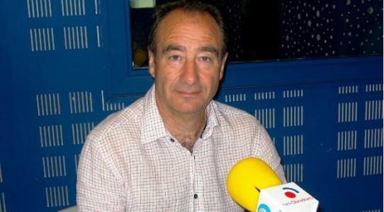 Luciano Fernéndez nunha entrevista en Radio Obradoiro